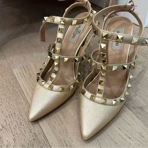 Valentino Rockstud pumps